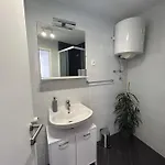 Little Shine 公寓 波尔
