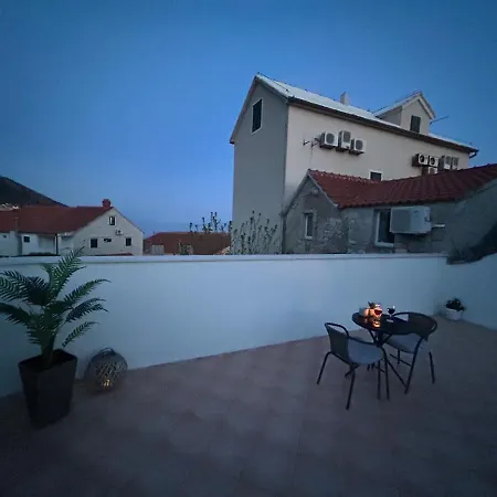 Little Shine Apartment *
