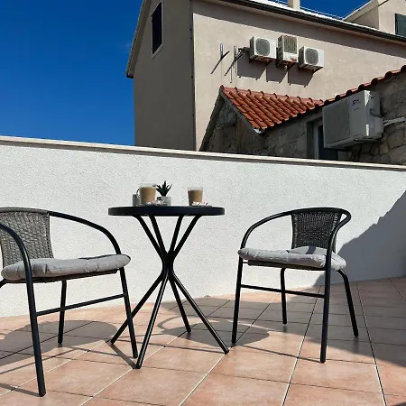Little Shine Apartment