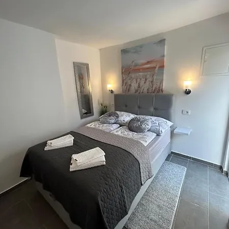 Little Shine Apartment